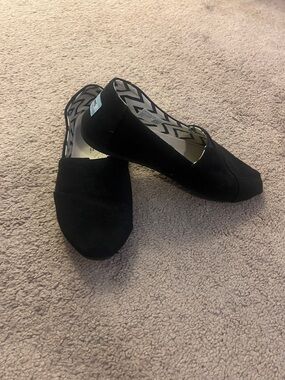 Black Women's Slip-On Flats - Classic Casual Comfort.  Tom’s black on black